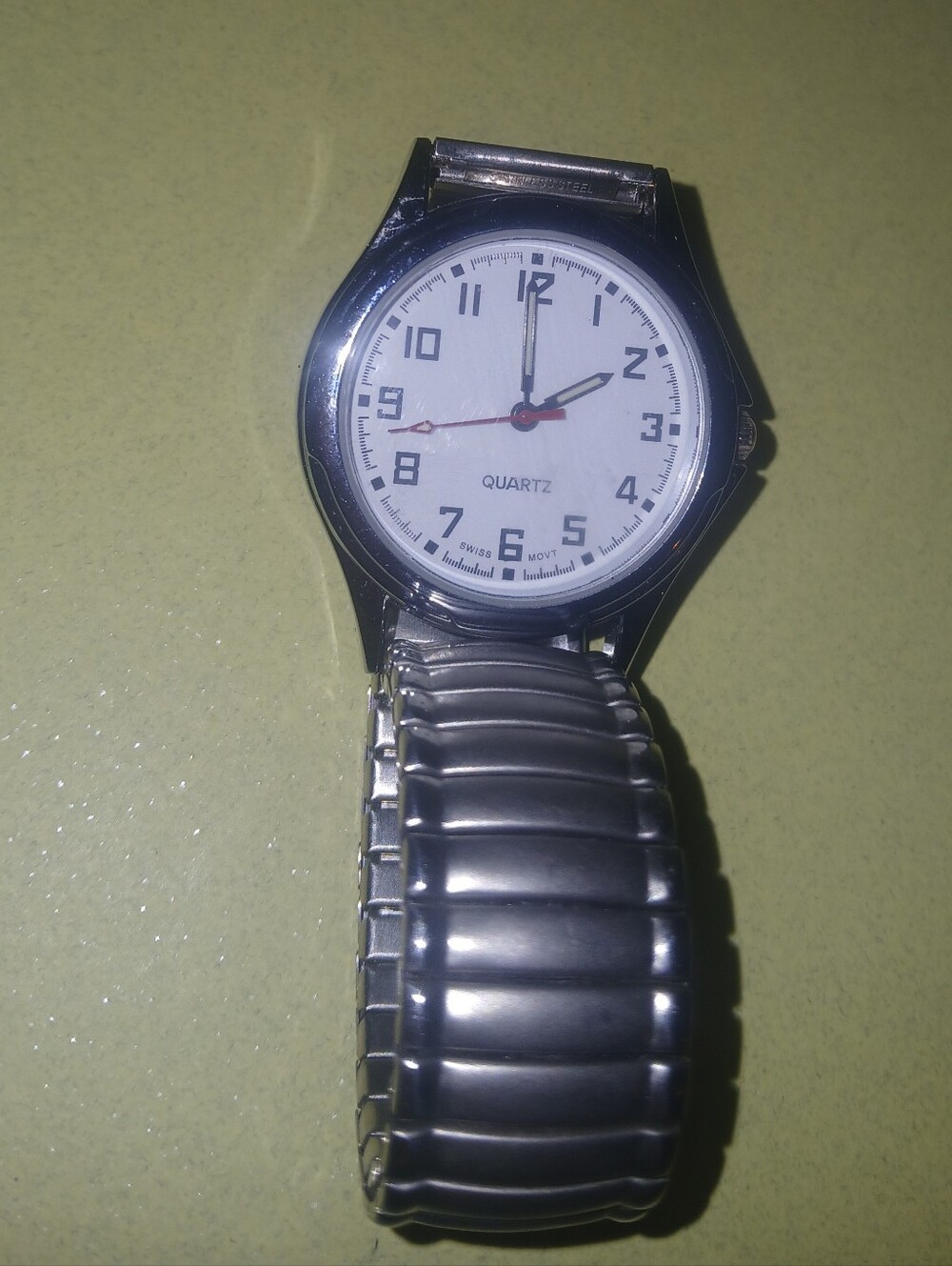 Classic Silver-Tone Quartz Men's Watch - White Dial